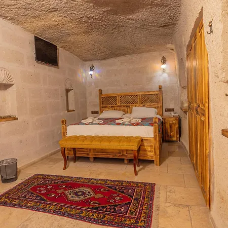 Zeus Cave 4*