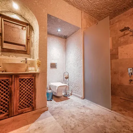 Zeus Cave 4*