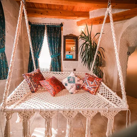 Zeus Cave Bed & Breakfast 4*